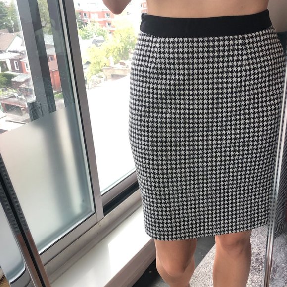 Houndstooth High-Waisted Pencil Skirt - Picture 1 of 2